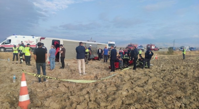 Amasya'daki yolcu otobüsü devrildi: 6 ölü, 33 yaralı