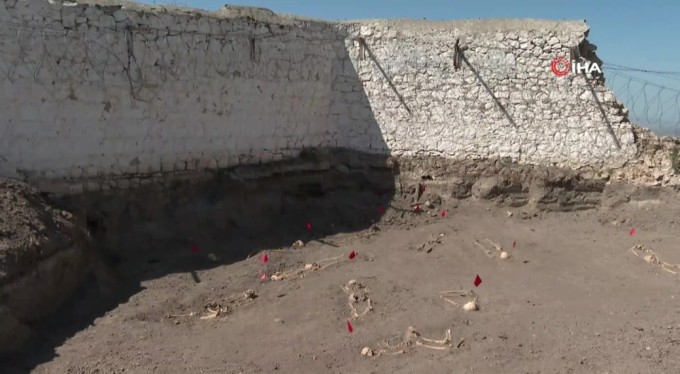 Azerbaycan: 'Ermenistan işgalinden kurtarılan bölgelerde 500'e yakın cesedin kalıntıları bulundu'