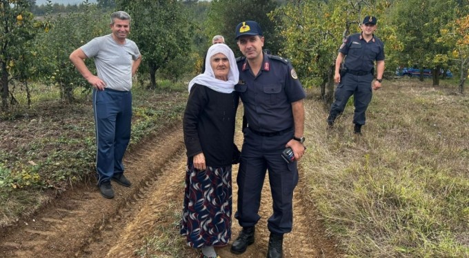 Bursa'da bağ evinde kaybolan yaşlı kadını Jandarma ekipleri buldu