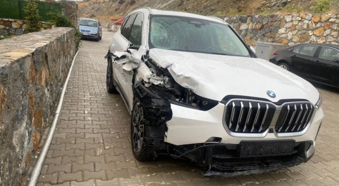 Minibüs bekleyen adama çarparak ölümüne neden olan sürücü ve arkadaşı yakalandı