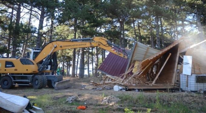 Uludağ bir kaçak yapıdan daha temizlendi