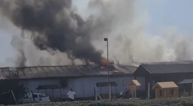 Bursa'da mobilya imalathanesinde korkutan yangın!