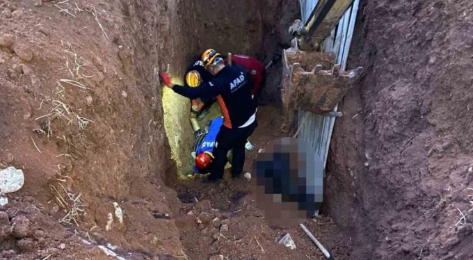 Toprak yığının altında kalarak can verdi