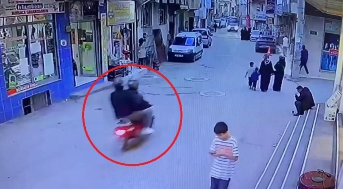 Bursa'da berberdeki husumetlisini vurmak istedi, çocuklara rağmen kurşun yağdırdı!