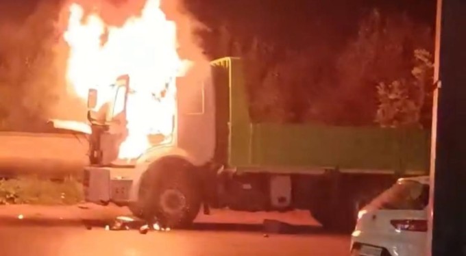 Burs'da seyir halindeki kamyon alev topuna döndü