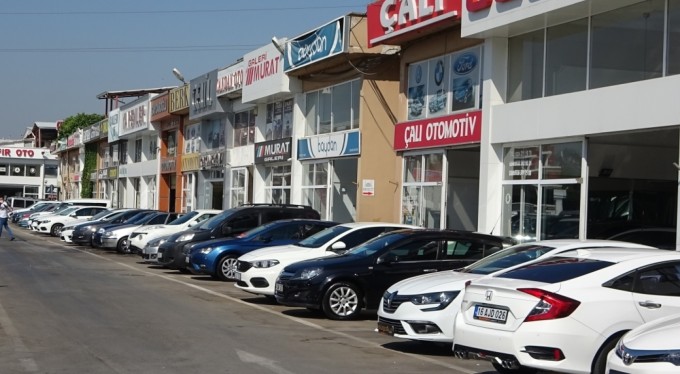 Bursa Oto Galericiler Odası Başkanı Yanık: "Stokladıkları araçlarla elde ettikleri karların diyetini şimdi ödeyecekler"