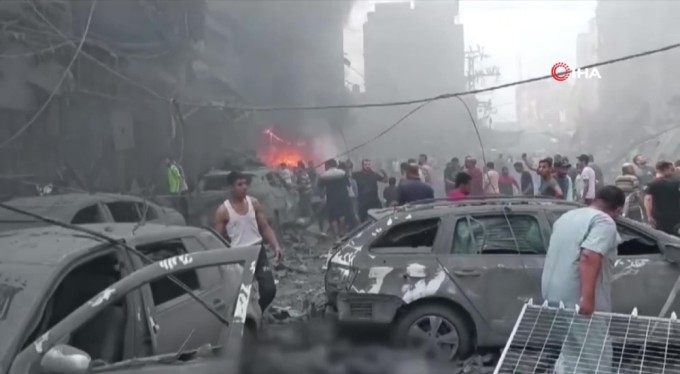 İsrail ordusu, Gazze'de iki mülteci kampını vurdu