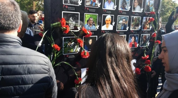 Ankara Garı saldırısında hayatını kaybedenler 8.yılında törenle anıldı