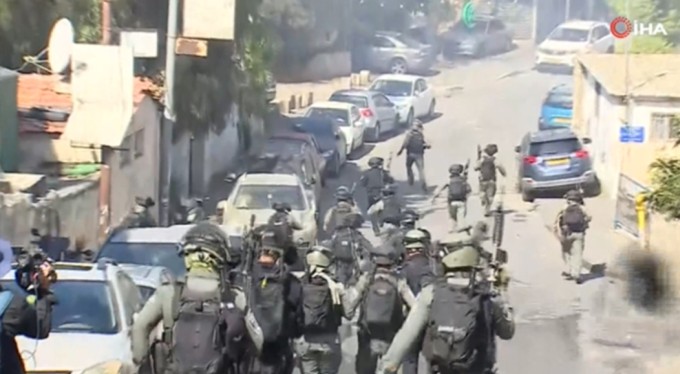 İsrail polisinden Kudüs'te Filistinlilere gaz bombası ve plastik mermiyle müdahale