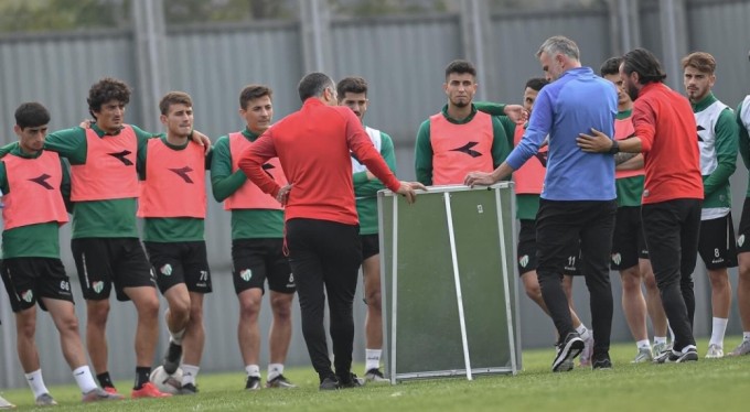 Bursaspor günü çift idmanla tamamladı