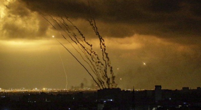 Filistin'de can kaybı 2 bin 329'a yükseldi