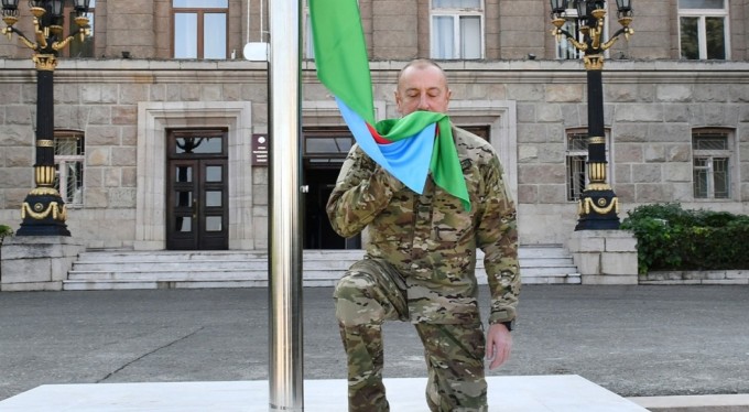 Aliyev, Hankendi ve Hocalı'da Azerbaycan bayrağını göndere çekti