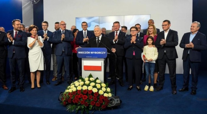 Polonya'da seçimlerden koalisyon hükümeti çıktı