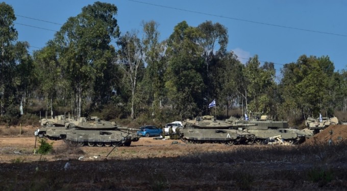 Gazze sınırına sevkiyat gece gündüz sürüyor