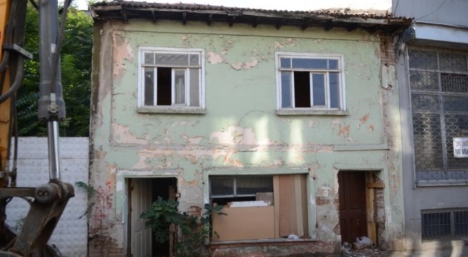 Osmangazi'de tehlike saçan metruk binalar yıkılıyor
