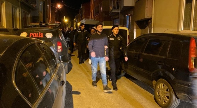Bursa'da bir adrese yapılan operasyonda 37 kaçak göçmen yakalandı