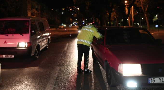 Bursa'da metruk bina ve ara sokak operasyonu! 12 kişi yakalandı