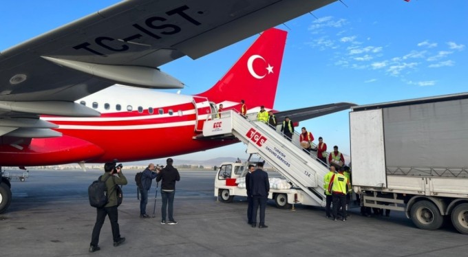 Filistin'e insani yardım için 20 uzman hekim ve tıbbi malzemeler Mısır'a doğru yola çıkıyor