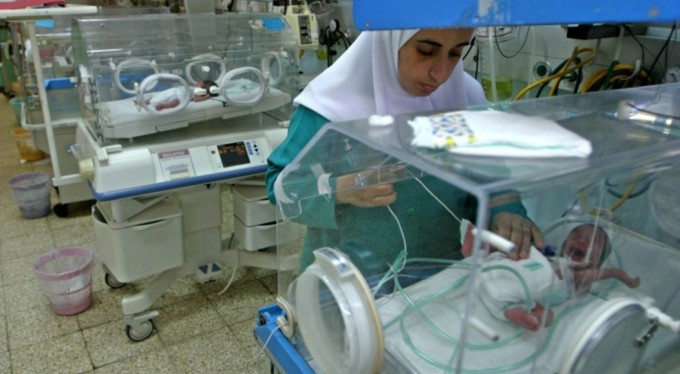 Gazze'de kuvözdeki 100'den fazla bebek ölüm tehlikesiyle karşı karşıya