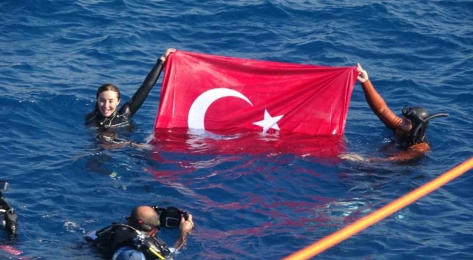 Şahika Ercümen, Antalya'da 'Cumhuriyet' için dalacak