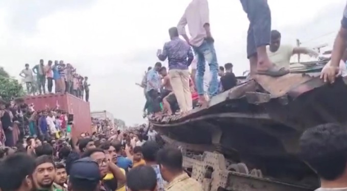 Bangladeş'te tren kazası: 17 ölü, 100'den fazla yaralı