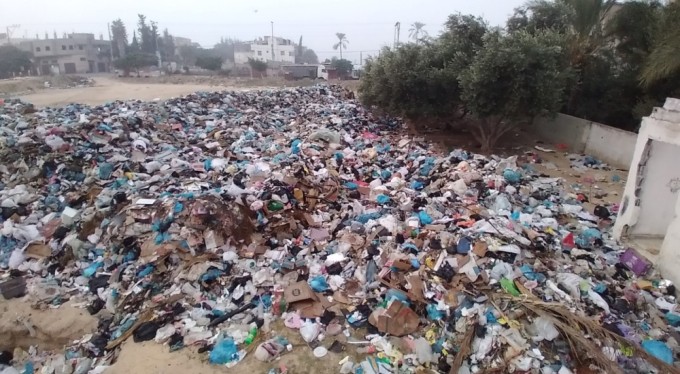 Gazze'de toplanamayan çöpler tehlike saçıyor