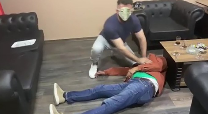 Bursa'da müzik eşliğinde bayıltana kadar dövmüşlerdi, mahkeme karar verdi