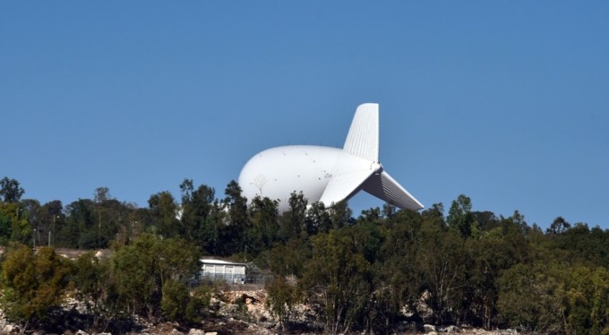 İsrail'in dev zeplini görüntülendi