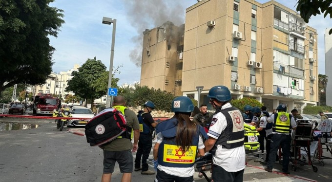 Tel Aviv'e roketli saldırı: 3 yaralı