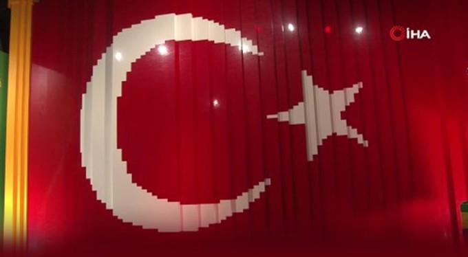 LEGO parçalarından yapılmış dünyanın en büyük bayrağı Türk Bayrağı oldu