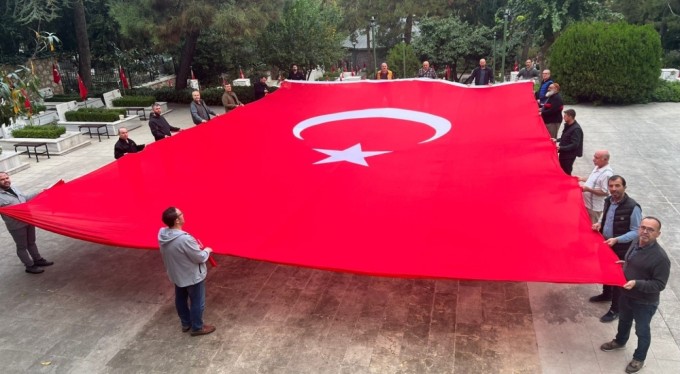 Şehitler için dua okuyup çorba dağıttılar