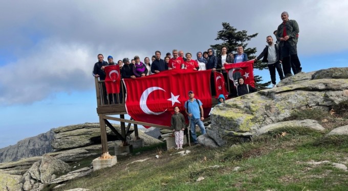 Cumhuriyet'in1 00. yılında 100 öğretmen Çataldağ zirvesinde