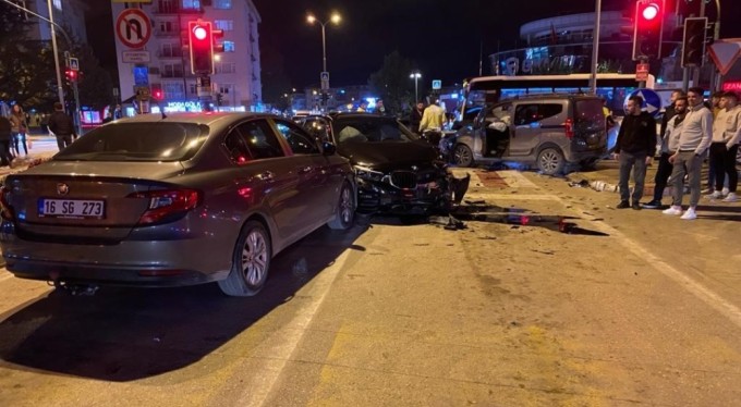 Bursa'da zincirleme kaza: 3 yaralı