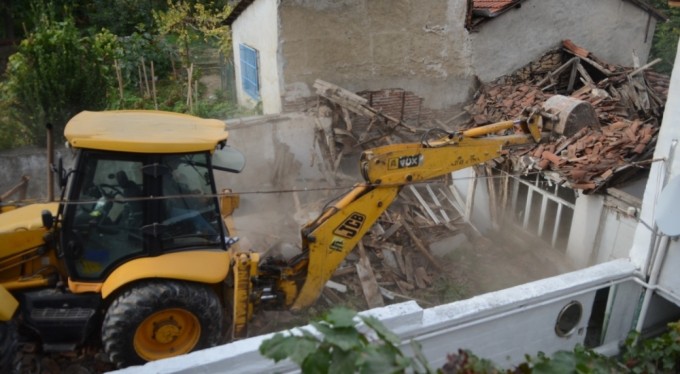 Osmangazi'de metruk binalar bir bir yıkılıyor