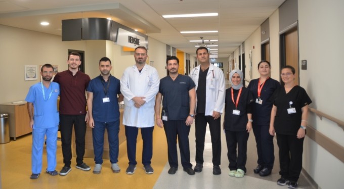 Bursa'da kız kardeşi ağabeyine, karısı kocasına böbrek bağışladı