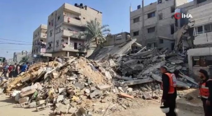 İsrail Gazze'de mülteci kamplarını ve camiyi hedef aldı: 35 ölü