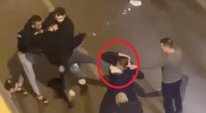 Bursa'da  kavga ettiği kişinin yüzüne uçan tekme attı!