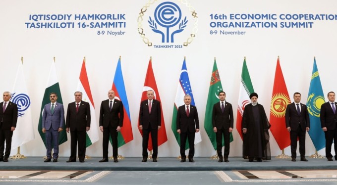 Cumhurbaşkanı Erdoğan, Ekonomik İşbirliği Teşkilatı aile fotoğrafı çekimine katıldı