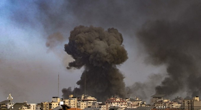 Filistin: "İsrail, son 3 günde 8 hastaneyi bombaladı"