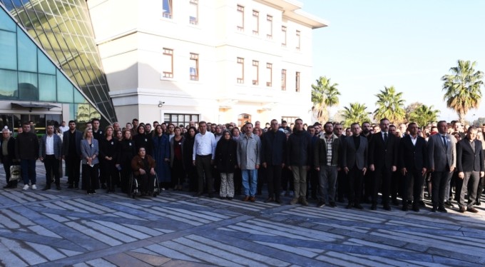 Osmangazi Belediyesi personeli Ata'yı andı