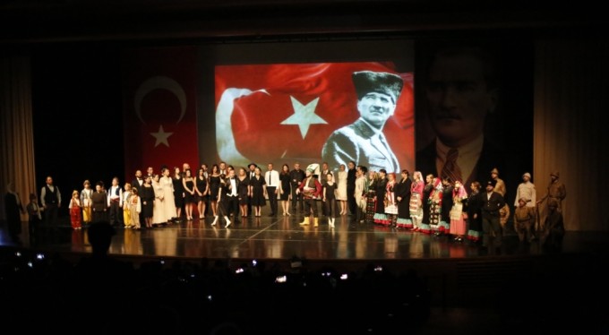 "İz" gösterisi Atatürk'ün hatıralarını yaşatıyor