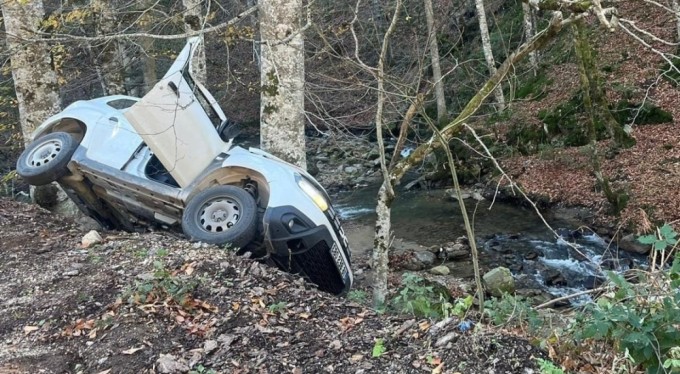 Dere yatağına devrildi: 1 yaralı