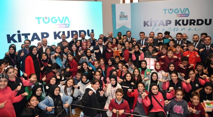 Başkan Dündar, TÜGVA'nın etkinliğinde öğrencilerle buluştu