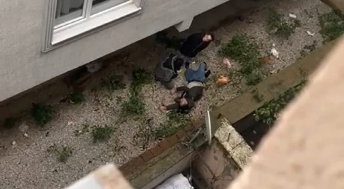 Bursa'da yere düşen kocasının başında bıçakla bekleyen kadın "beni aldatmanın bedeli bu"