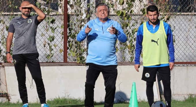 Yılmaz Vural'dan, TFF'ye yabancı teknik direktör eleştirisi