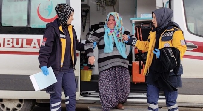 Banyodan çıkan fare elini ısırdı