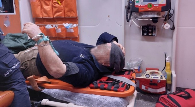 Jandarma etkili olan lodosta vatandaşlara yardım etti