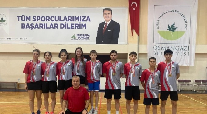 Osmangazi Badminton takımının şampiyonluk sevinci