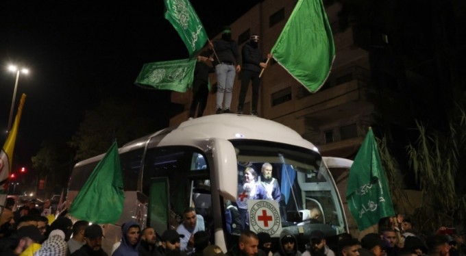 Hamas 8 esiri, İsrail 30 Filistinli tutukluyu serbest bıraktı