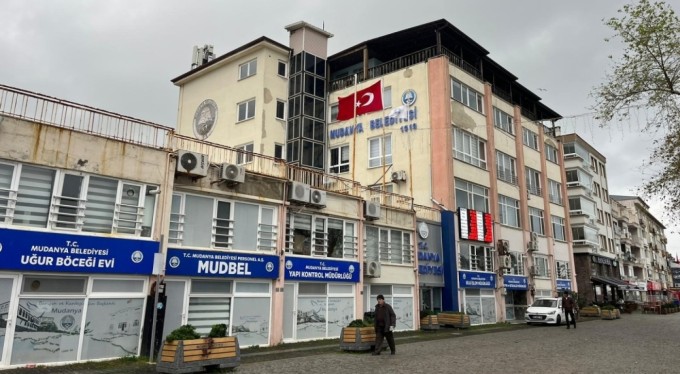 Depremden sonra Mudanya Belediyesi tedbir amaçlı boşaltıldı